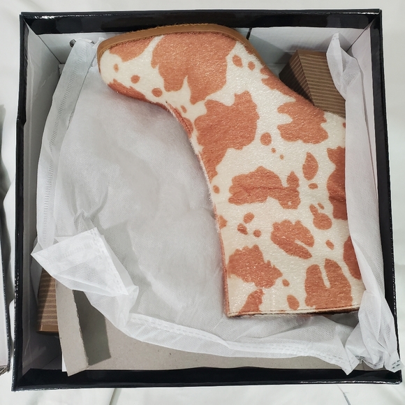 Pierre Dumas Women's Tan & Beige Cow Vegan Cammy Ankle Bootie Size 8.5 NWT - Picture 9 of 9